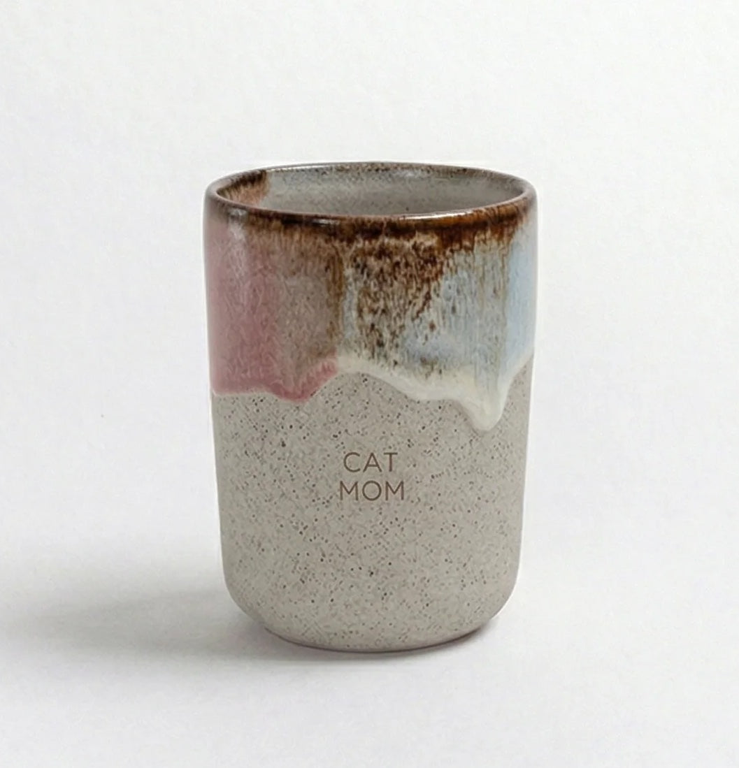 Egg Back Home - Handgefertigter Becher "Cat Mom"
