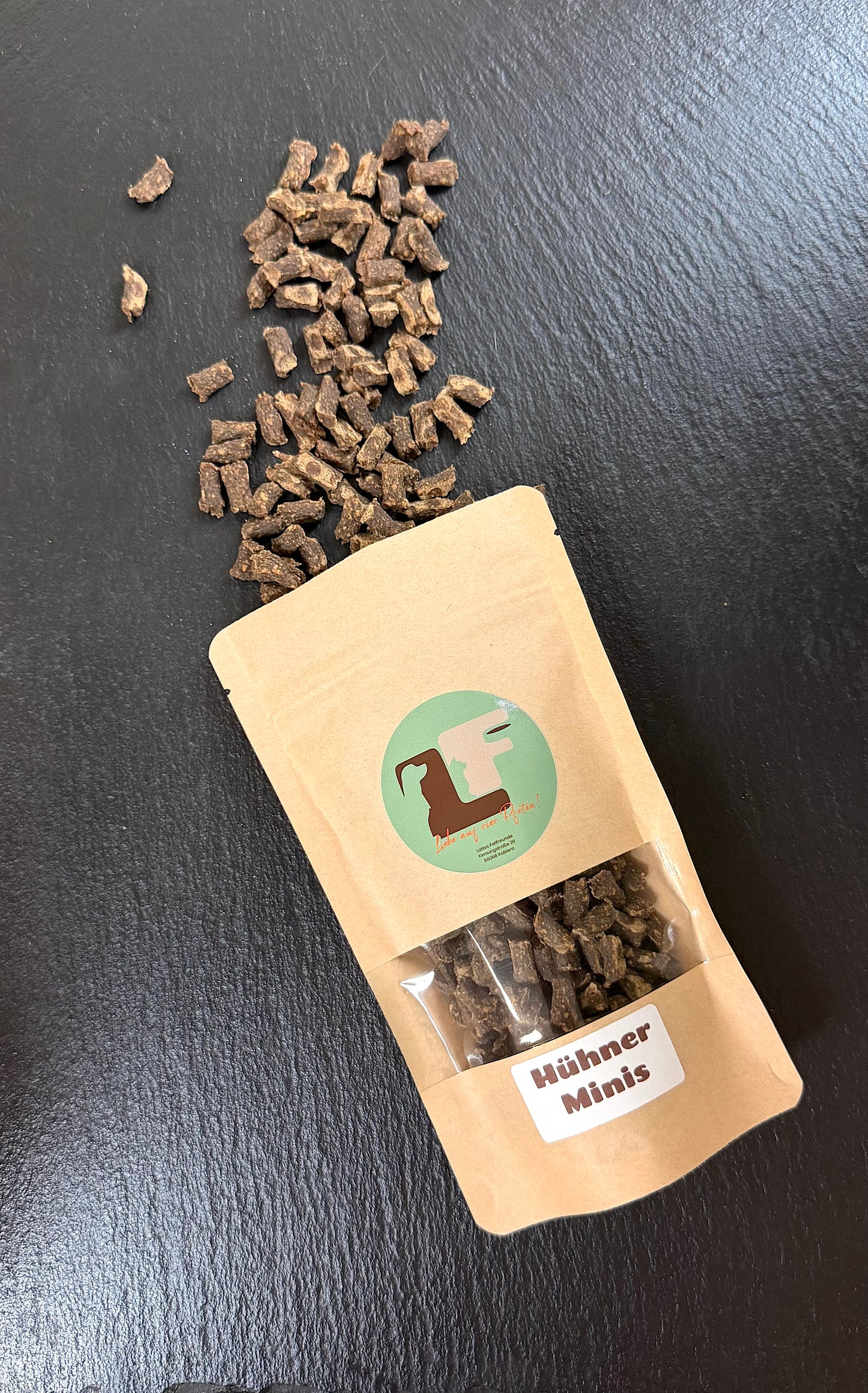 Halbsofte Hühner-Minis Trainingssnacks für Hunde aus 96% Hühnerfleisch von Lottes Fellfreunde.