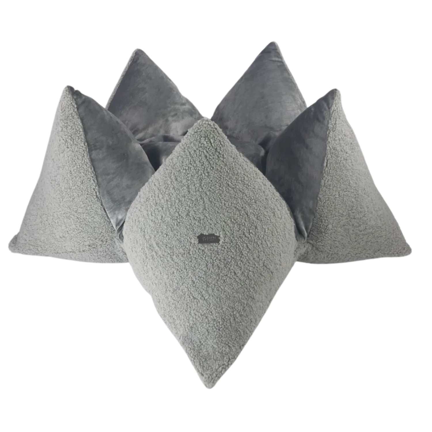 Modernes FLUM Hundekissen Grey in Sternform aus grauem Teddyfell und dunkelgrauem Samt.
