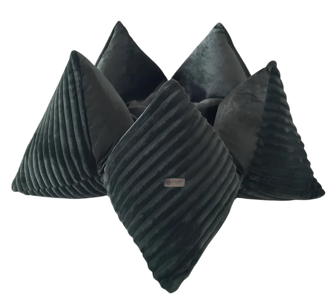Elegantes FLUM Hundekissen in Tannengrün aus Breitcord und Veloursamt in Sternform.