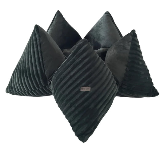 Elegantes FLUM Hundekissen in Tannengrün aus Breitcord und Veloursamt in Sternform.