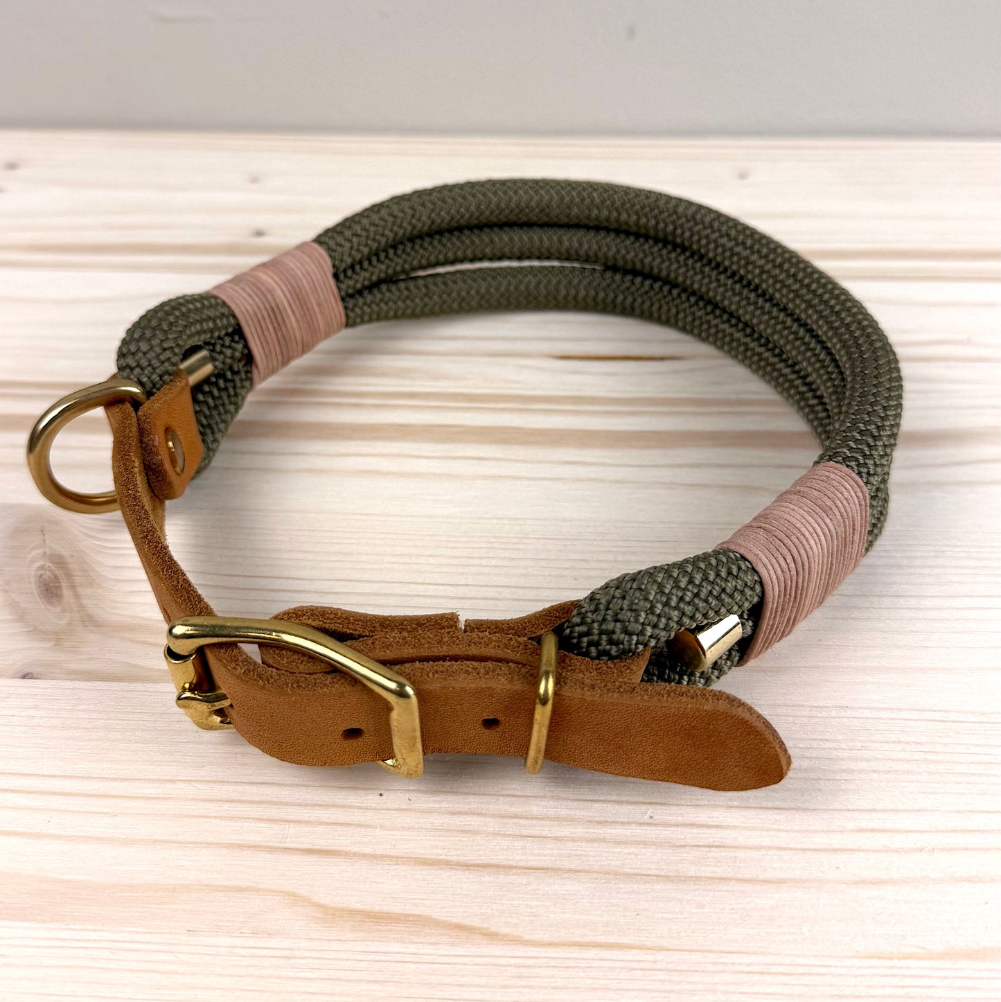 Lottes Fellfreunde - Handgefertigtes Tau-Halsband "Dark Green"