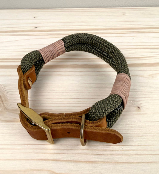 Lottes Fellfreunde - Handgefertigtes Tau-Halsband "Dark Green"