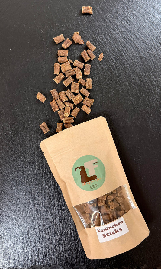 Naturbelassene Kaninchen Trainingssnacks für sensible Hunde aus 96% Kaninchenfleisch von Lottes Fellfreunde.