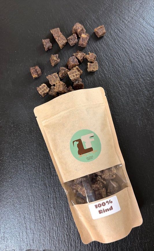 Naturbelassene Rinder-Würfel aus 100% Rind als gesunder und proteinreicher Trainingssnack von Lottes Fellfreunde.