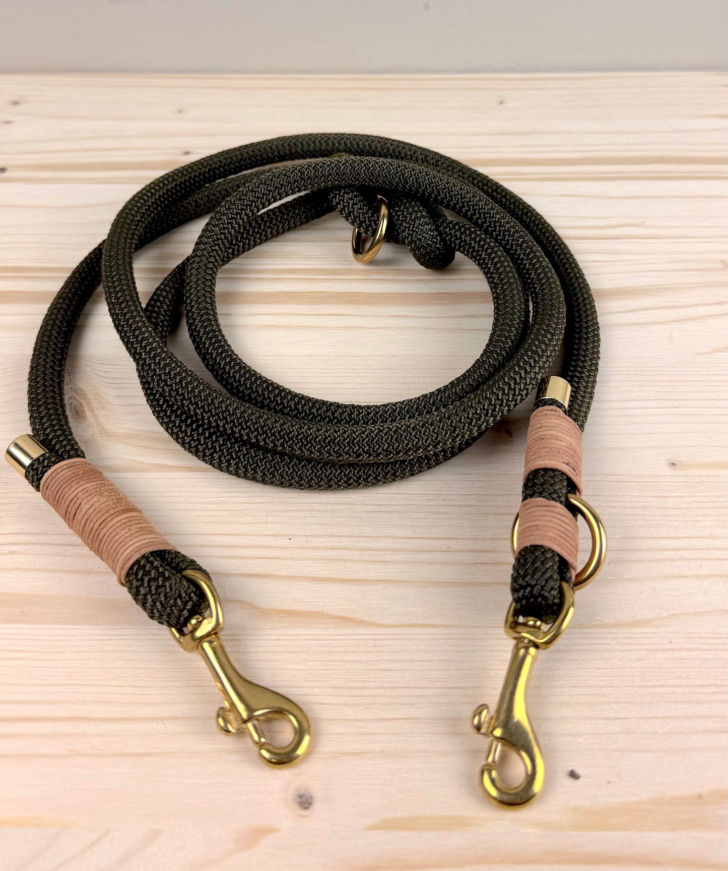 Lottes Fellfreunde - Handgefertigte Tauleine "Dark Green" - Verstellbare Führleine (230 cm)