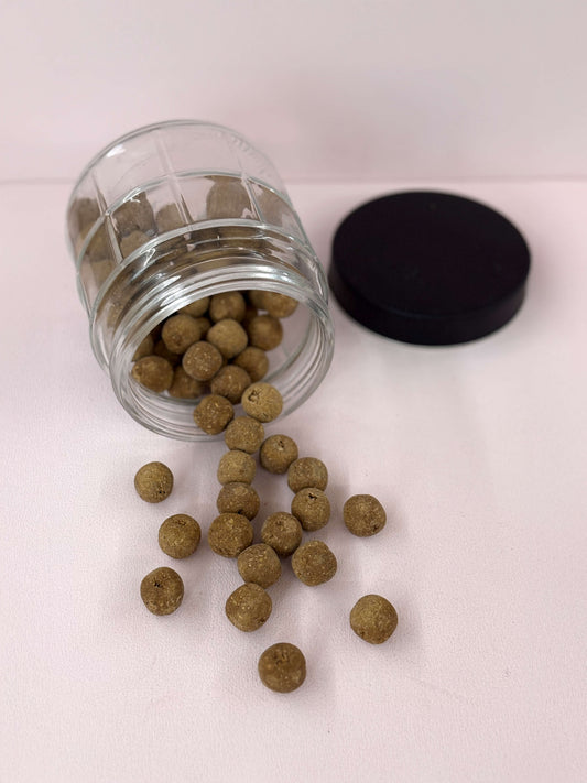 Hundesnacks "Geflügel Knabberkugeln" von Snackwerk mit Huhn, ideal als Trainingsleckerli bei Lottes Fellfreunde