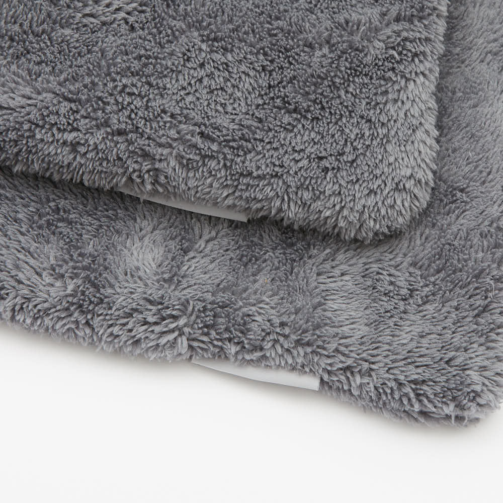 Extra weiche, dunkelgraue Plüsch-Hundedecke Fluffy von William Walker bei Lottes Fellfreunde.